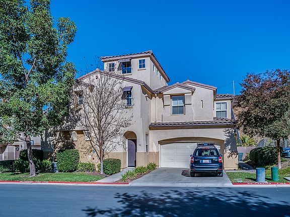 3rd image of 992 Pearleaf Ct
