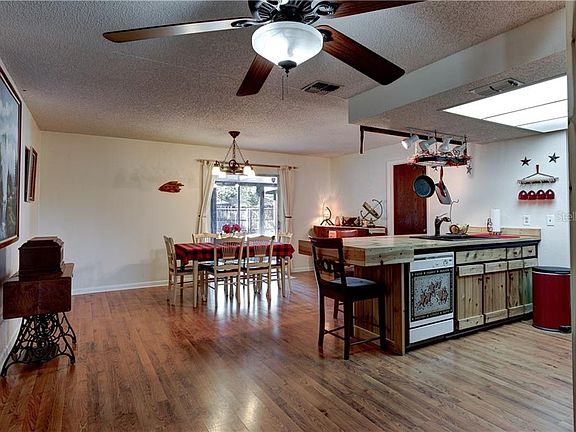 5th image of 1912 S Palomar Dr