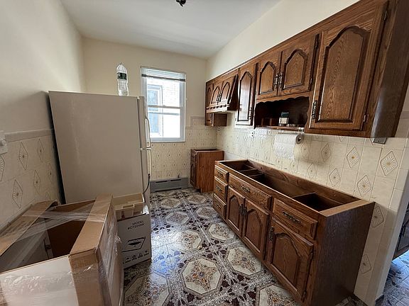 5th image of 23-38 28th St #2B