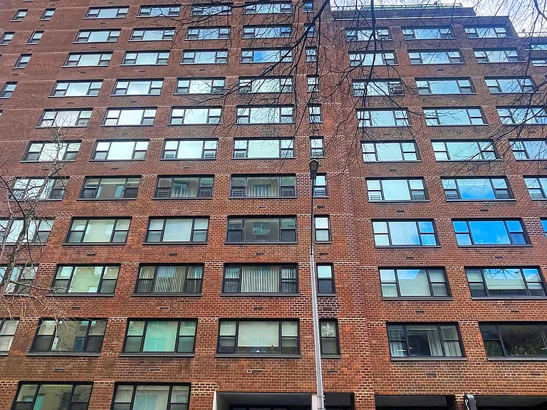 340 E 64th St #5B — Photo 17