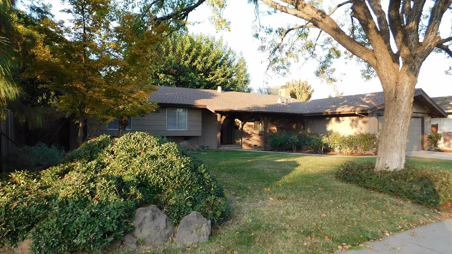 1821 Fallon Ln photo 1