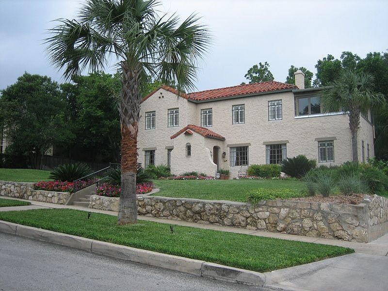 1st image of 223 Cloverleaf Ave