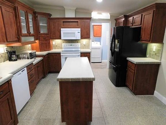 3rd image of 9521 Country Club Ln