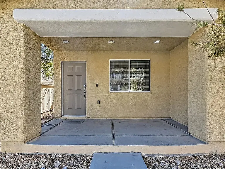 5849 Old English Ct — Photo 2