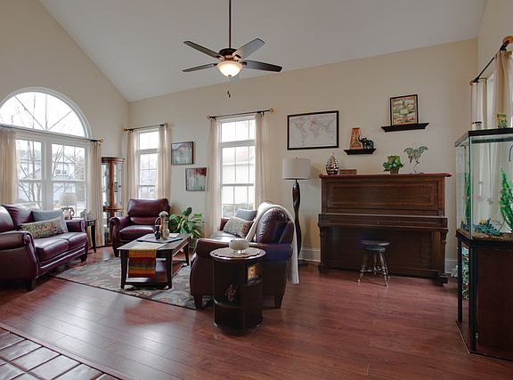 3rd image of 418 Haywood Dr