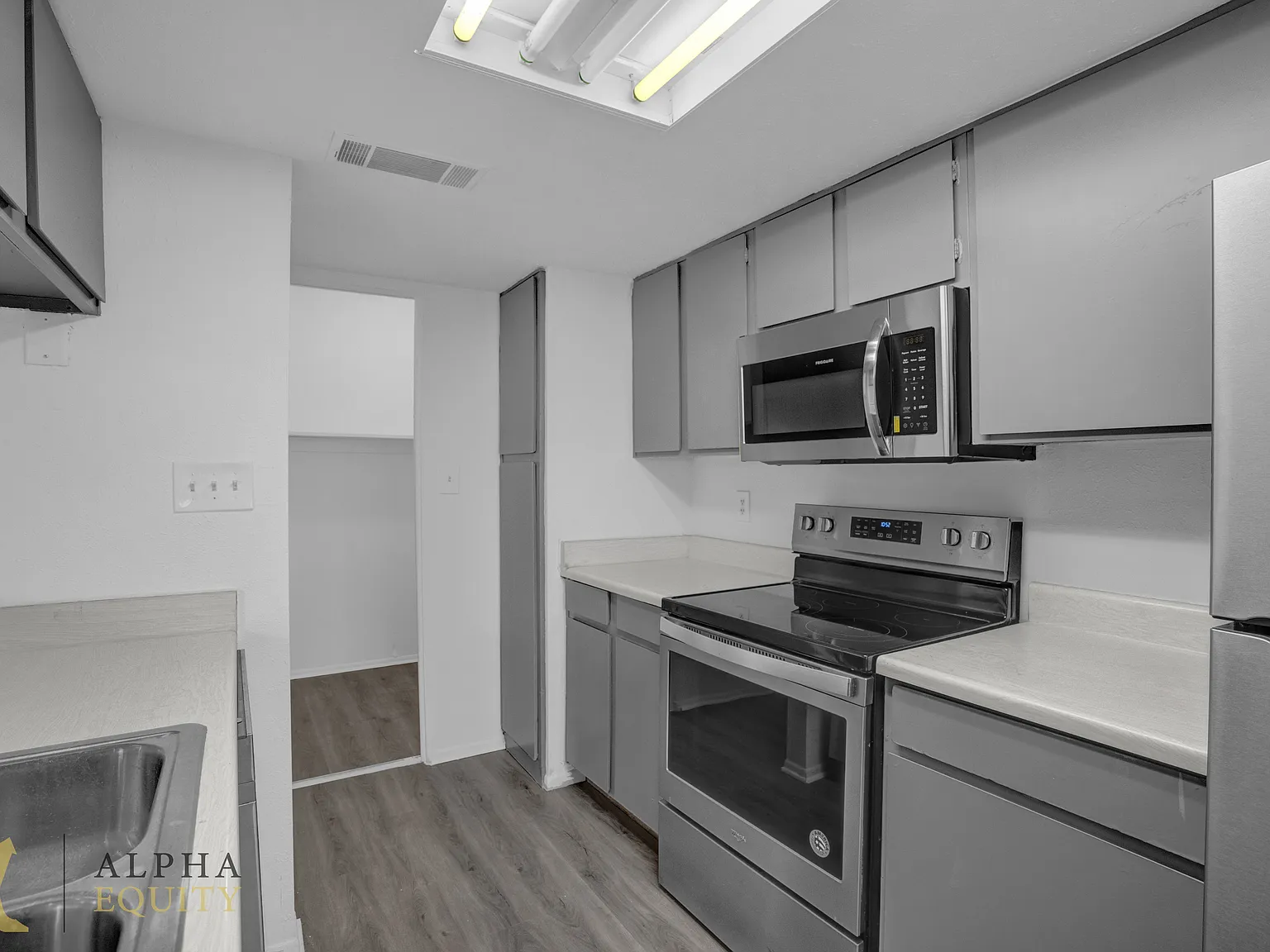 4025 Billingsgate Rd — Photo 2