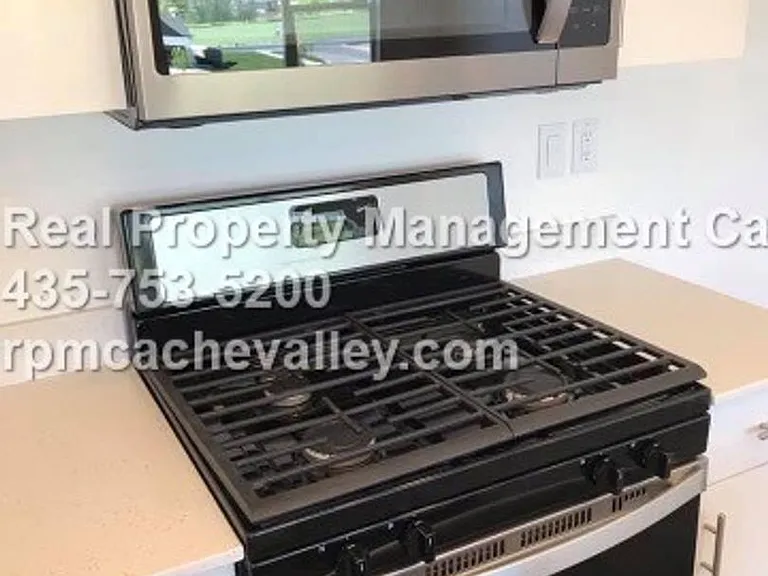163 E 550 N #A301 — Photo 19