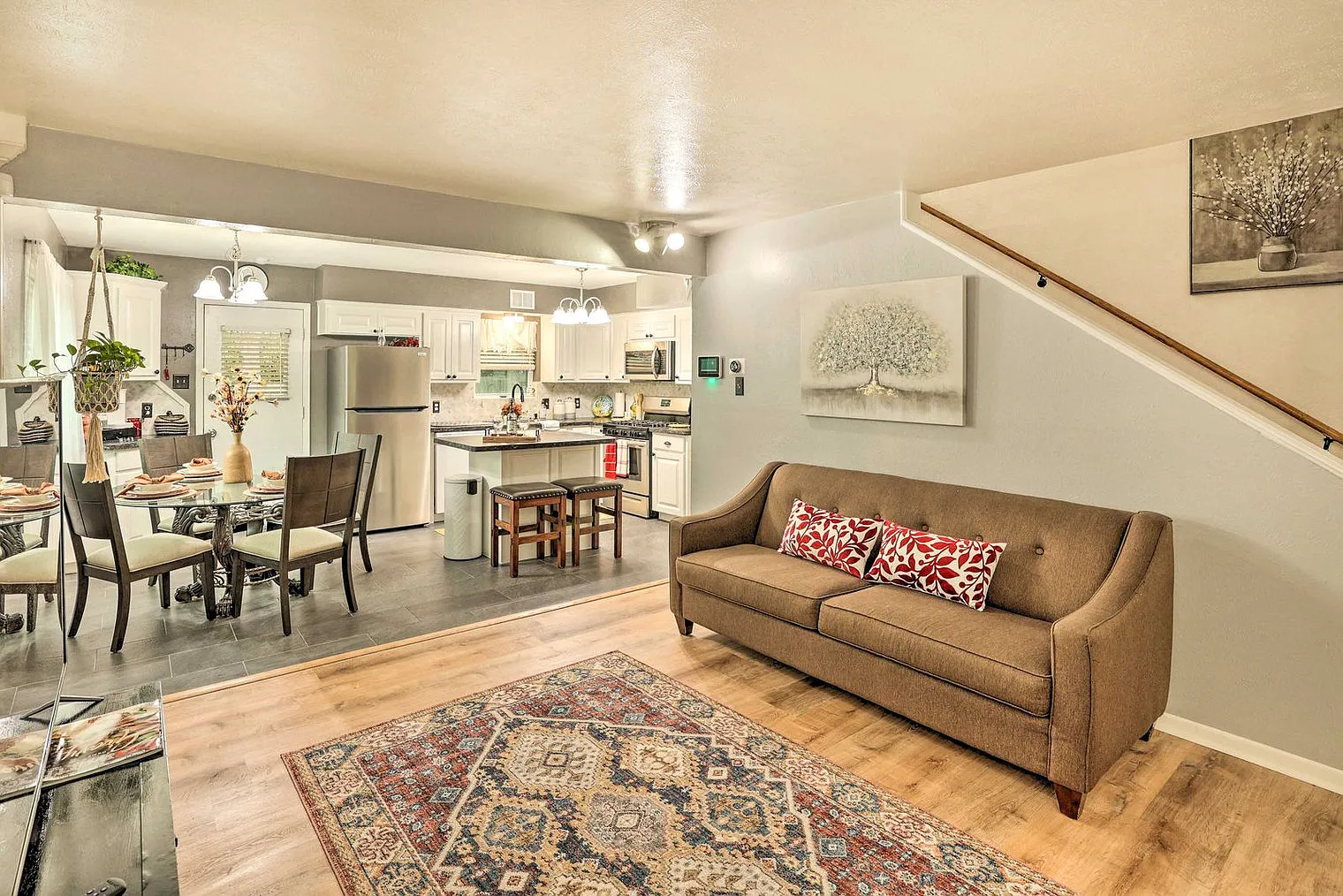 3 bed, 2.0 bath, 1291 sqft, $4,902 — Photo 3