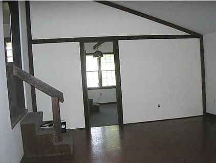4th image of 1808 E Illinois St