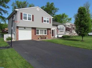 884 Phillips Rd, Warminster, PA 18974