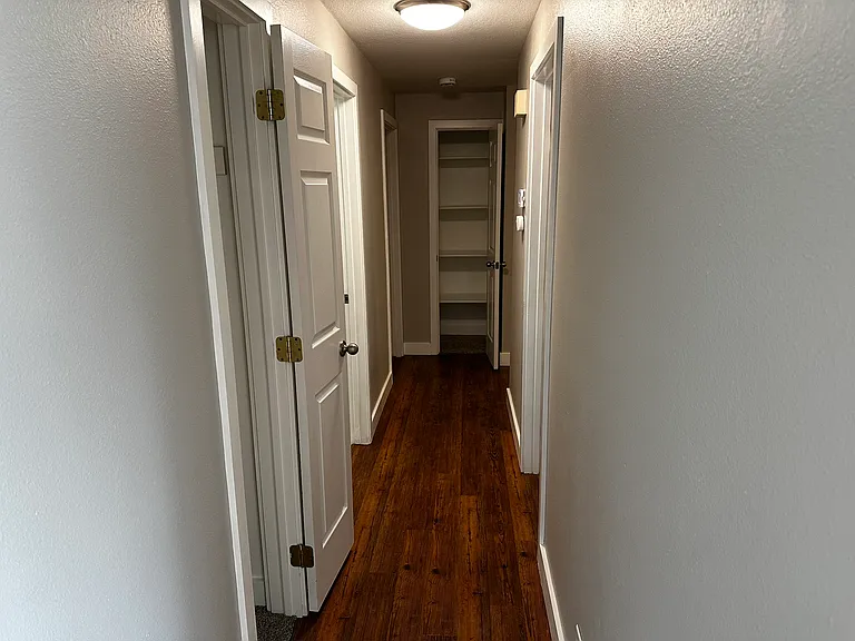 869 E Carter St — Photo 10
