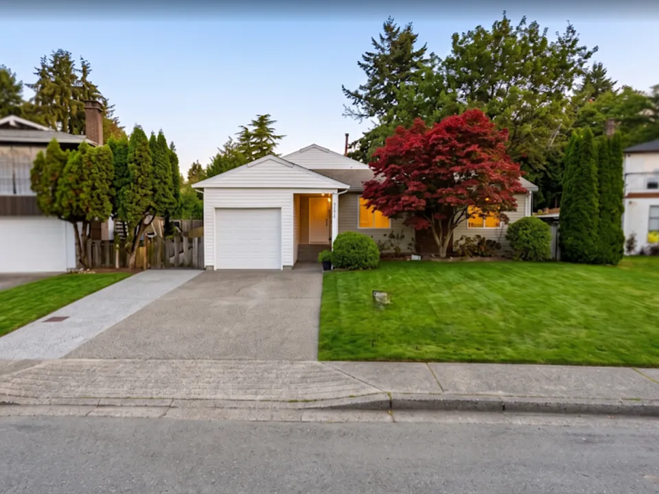 6231 Nadine Cres #1