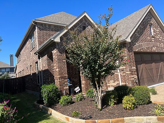 2nd image of 212 Highwood Trl