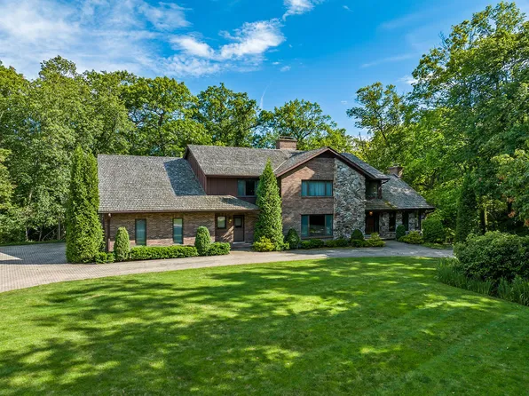 1221 Loch Ln, Lake Forest, IL 60045