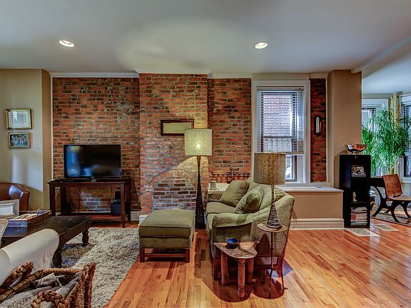 3rd image of 1119 W 8th St
