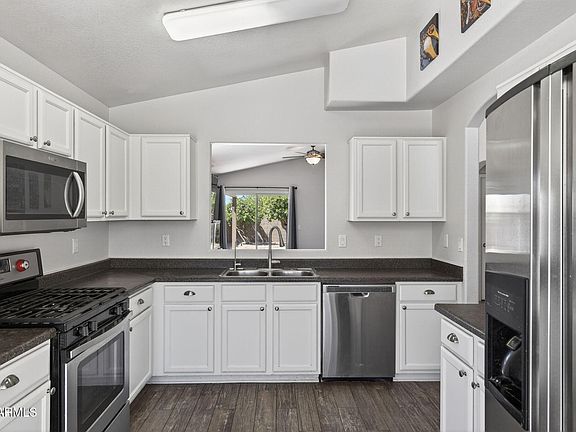 4th image of 1424 S Rosemont --