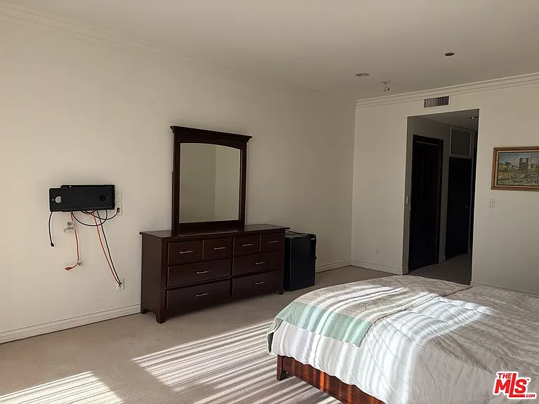 125 N Gale Dr #204 — Photo 12