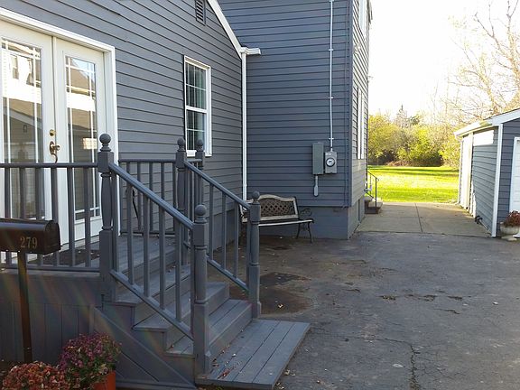 Steps into front porch! 
