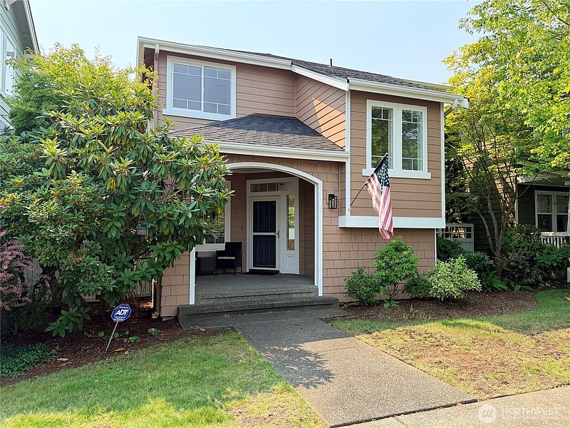 2nd image of 4611 NE 5th Place