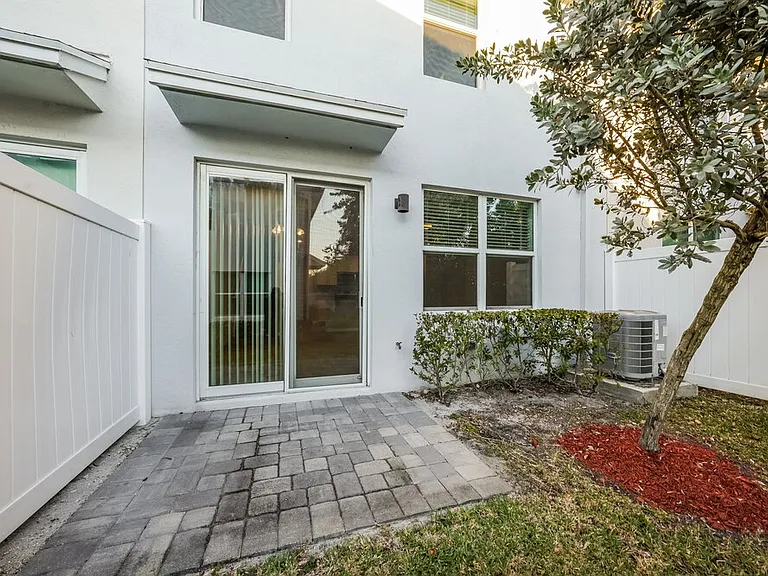 4030 Hot Springs Ave — Photo 17