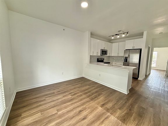 2nd image of 6740 Windhaven Pkwy #6103