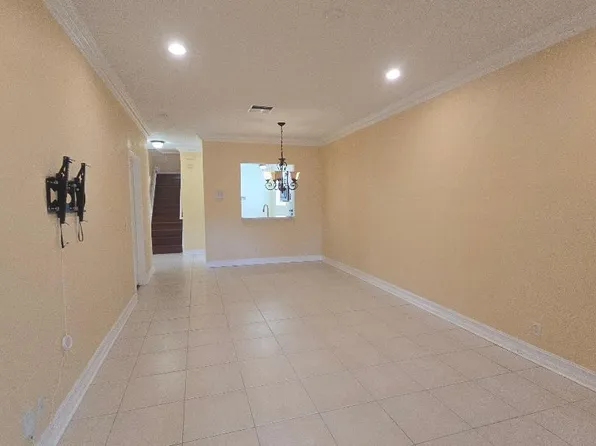 10351 NW 7th St, Pompano Beach, FL 33071