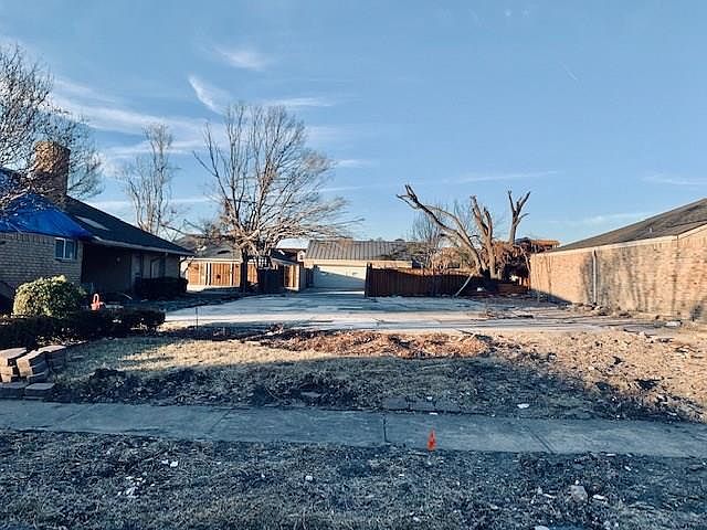 1st image of 429 Tall Oaks Ln