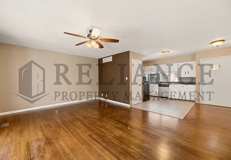 2103 W Columbine Ln — Photo 15