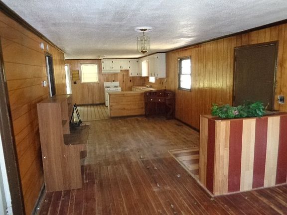 5th image of 230 Peachtree Cir