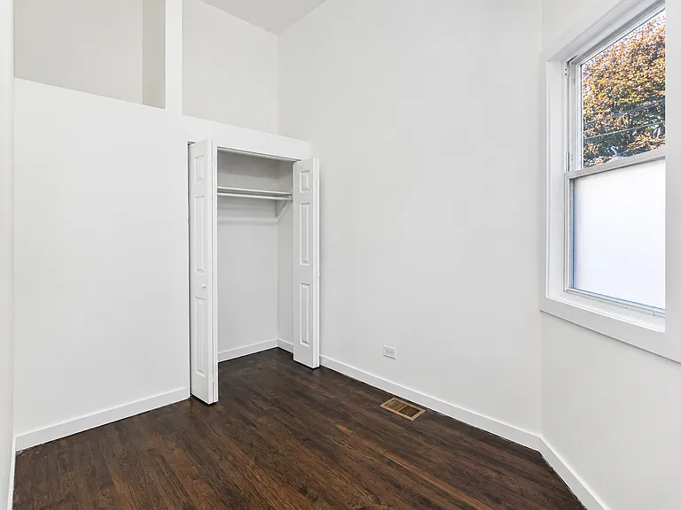 8714 S Commercial Ave #1R — Photo 10