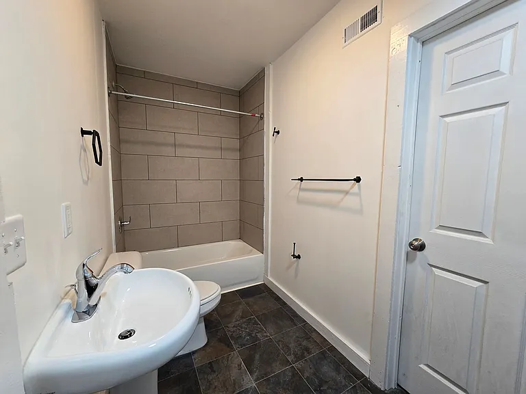 658 State Ave — Photo 9