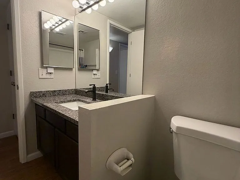 2825 N Adelaide Pl — Photo 24