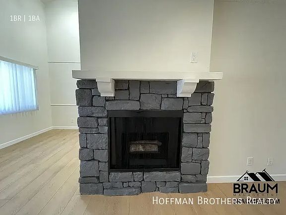 3rd image of 13349 Victory Blvd #107