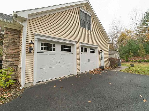 2nd image of 17 Siena Dr