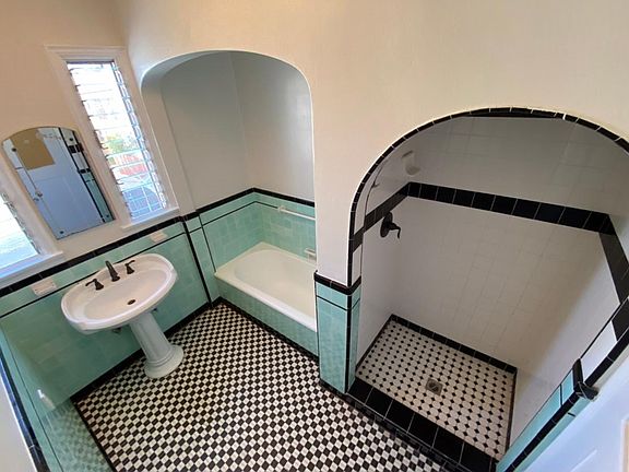 5th image of 320 N Genesee Ave #2