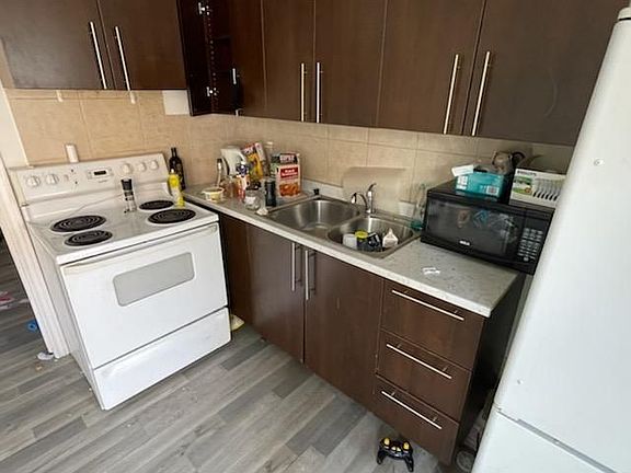 5th image of 1 Forsyth St #103