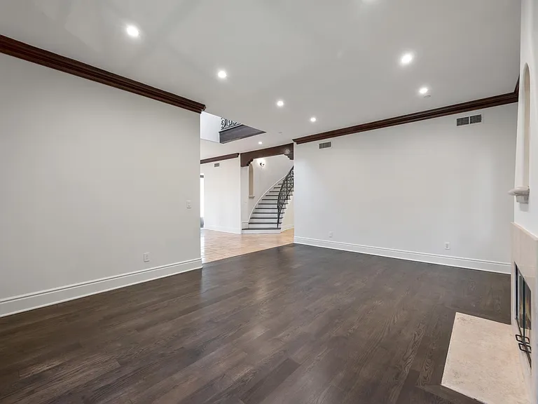 305 N Palm Dr — Photo 39