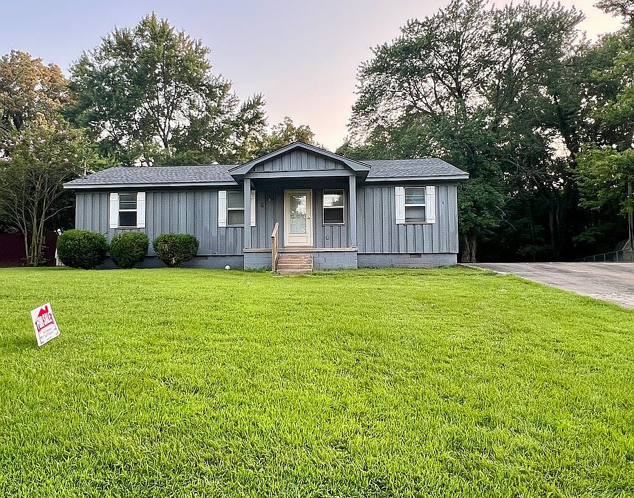 1st image of 736 Walnut Hill Cres