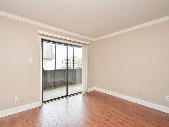 4th image of 3055 Walnut Bend Ln APT 23
