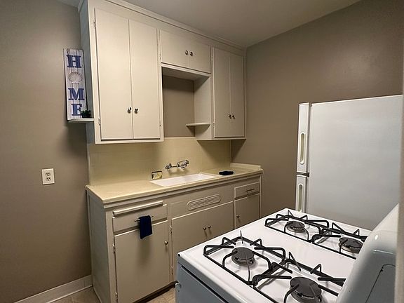 2nd image of 2323 H St APT 6A