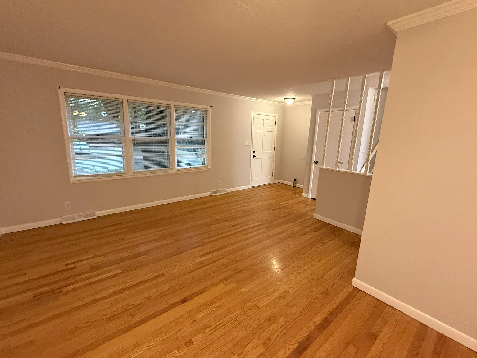 5 bed, 2090 sqft, $1,950 — Photo 2