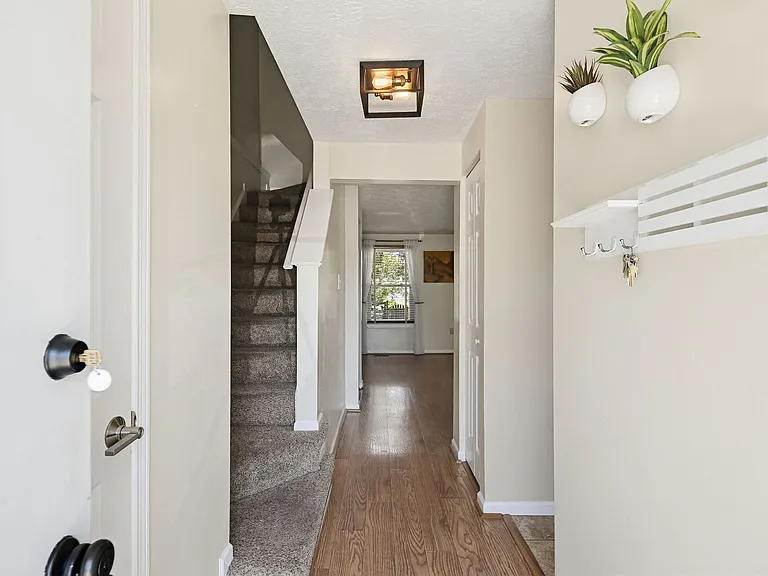 9402 Granite Hl — Photo 7