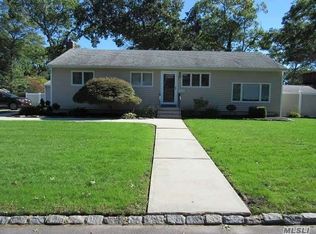 340 McCall Ave, West Islip, NY 11795