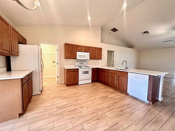 4th image of 2205 Lake Pointe Cir