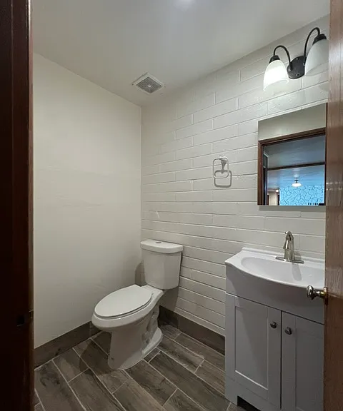 1157 East Ave — Photo 11