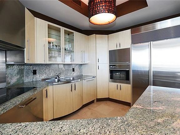 3rd image of 100 S Pointe Dr APT 601