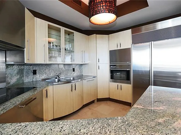 100 S Pointe Dr #601 — Photo 3