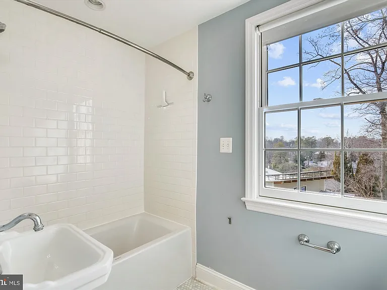 10202 Frederick Ave — Photo 24