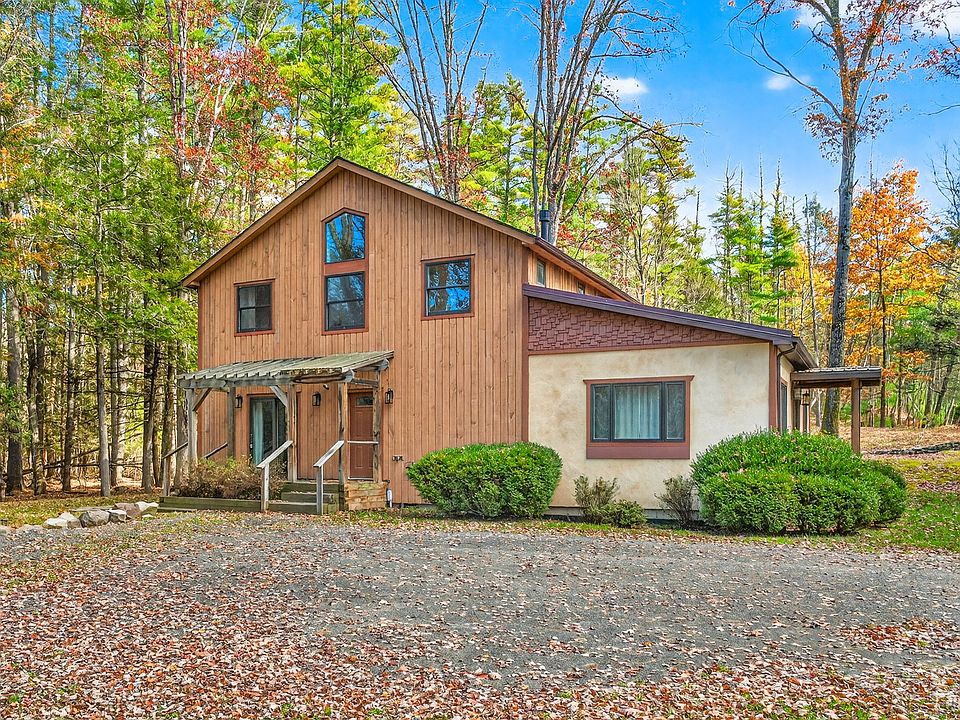1st image of 32 Eastwoods Dr