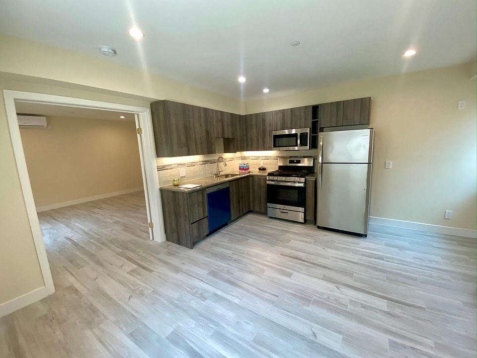 Kitchen/ Dining area